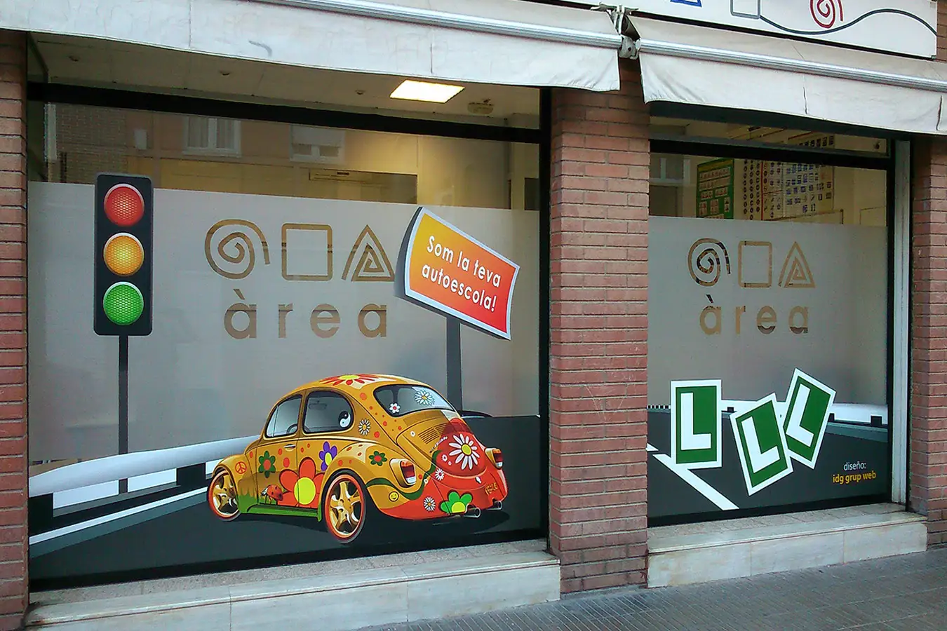 Vinilos decorativos (impresos y glaseados) para autoescuela en Sant Joan Despí (Barcelona)