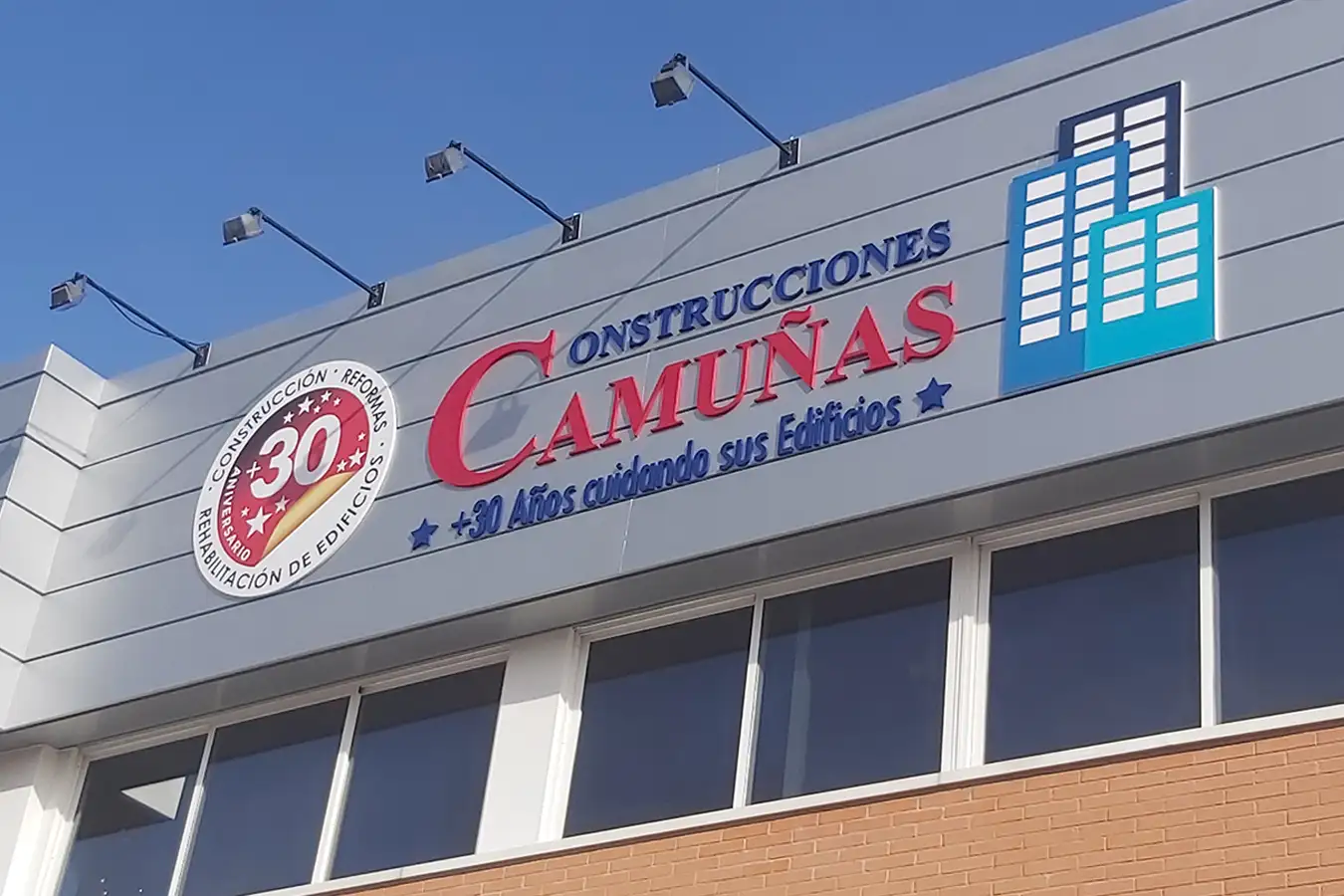 Rótulo de Letras corpóreas nave industrial Cornellá