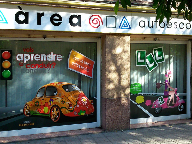 Vinilos comerciales aplicados sobre un escaparate