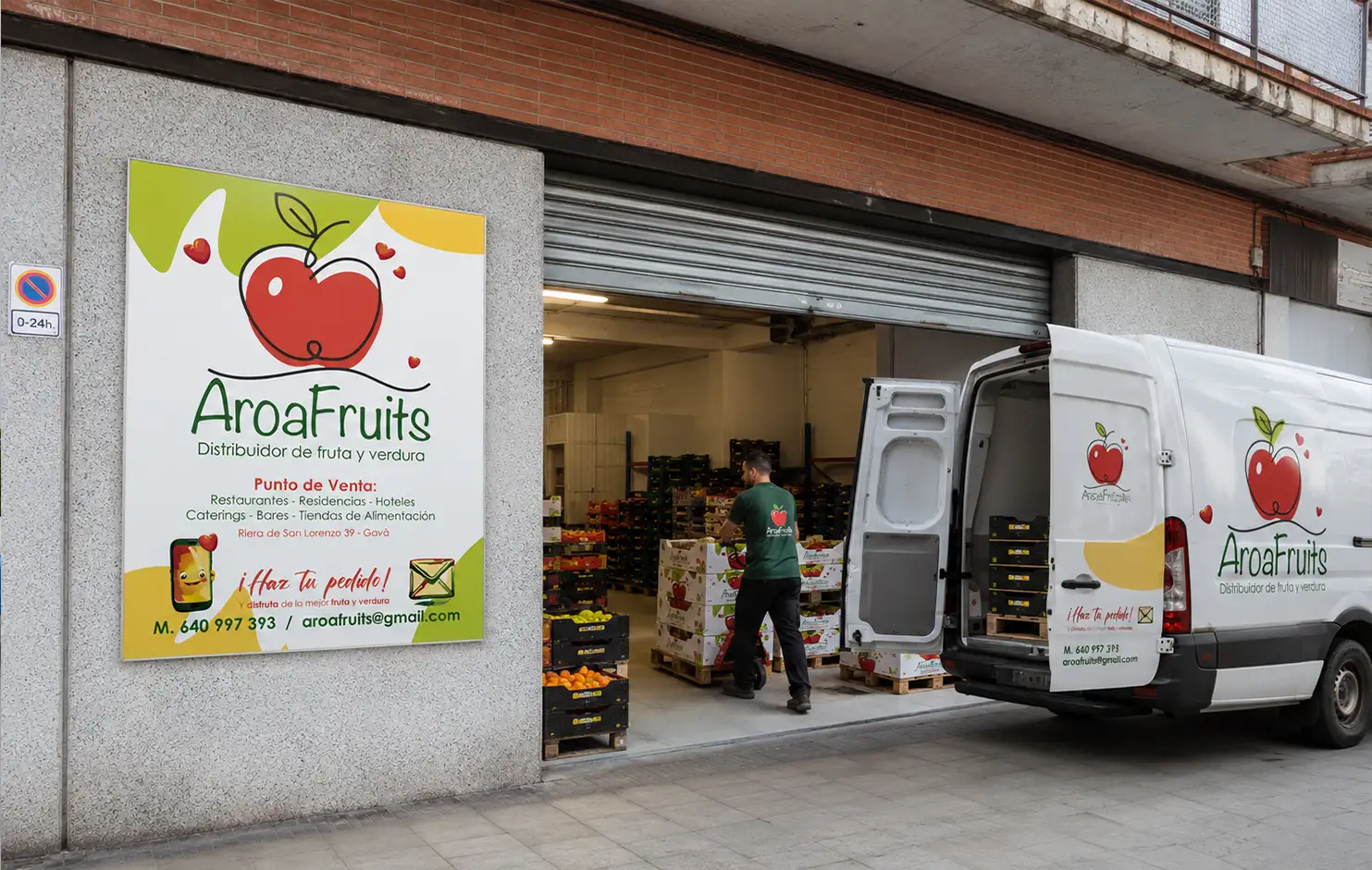 Identidad corporativa aplicada de forma coordinada en panel exterior y vehículo comercial