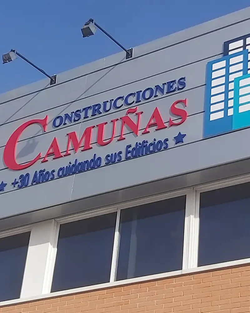Letras corpóreas para nave empresarial en Cornellà de Llobregat